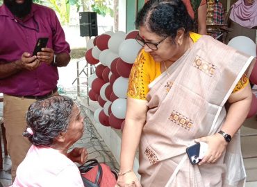 Distribution of equipment to the residents of Vanita Bhinnasheshi Sadan (HPH) was inaugurated